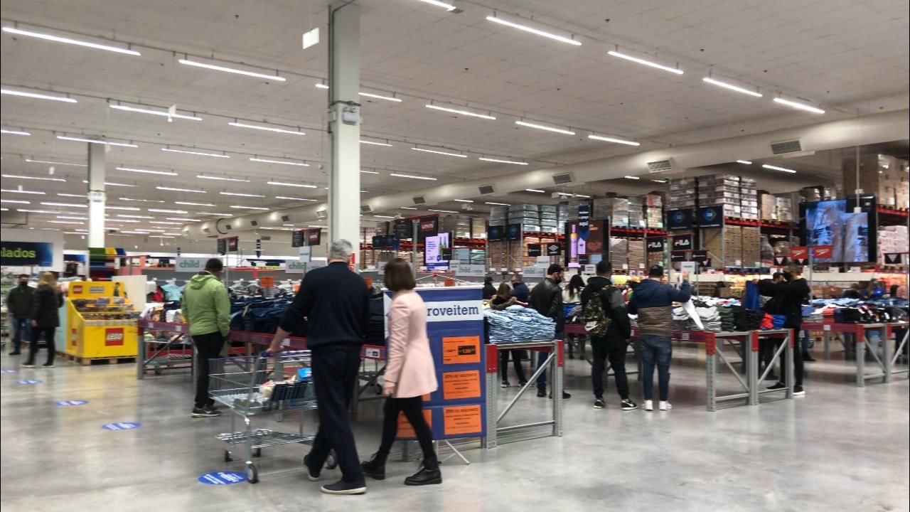 Centenas de pessoas visitam Sam s Club em sua inauguração em Caxias do