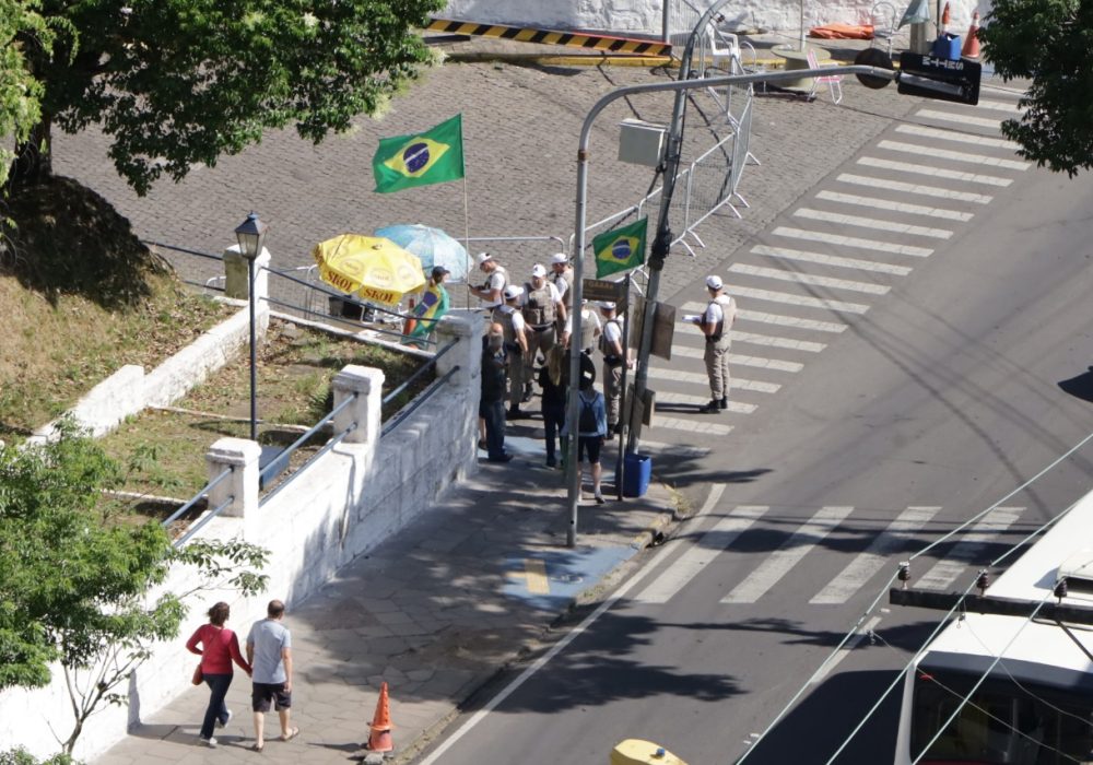 Brigada Militar evacua manifestantes do 3ºGaaae em Caxias do Sul